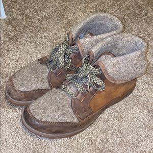 Women’s Chaco Barbary boots